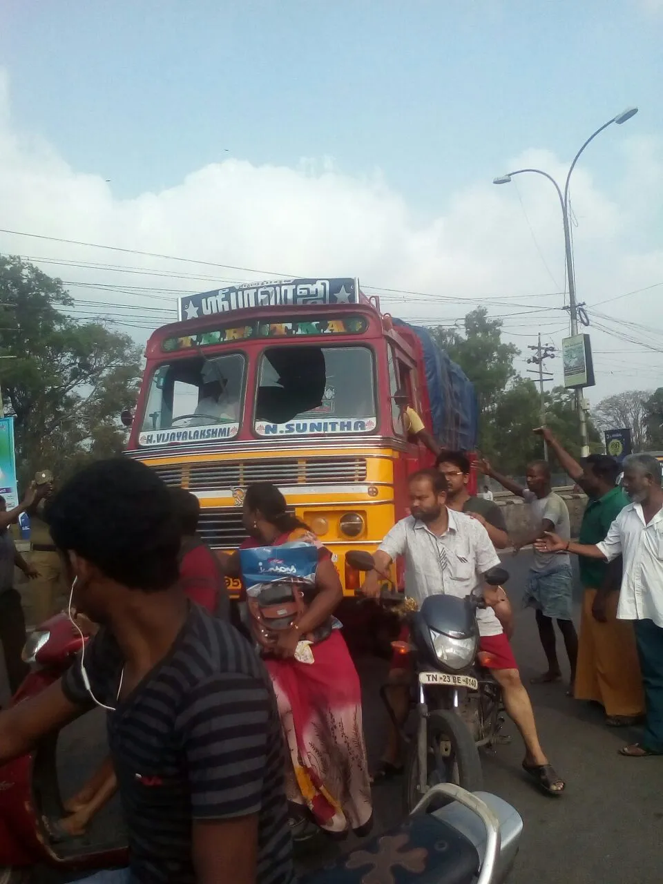 lorry broken 
